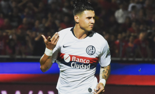 HOY / Vuelve a Argentina con lesión en las piernas