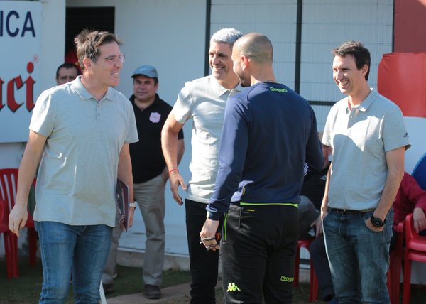Eduardo Berizzo visita el entrenamiento del Sportivo San Lorenzo