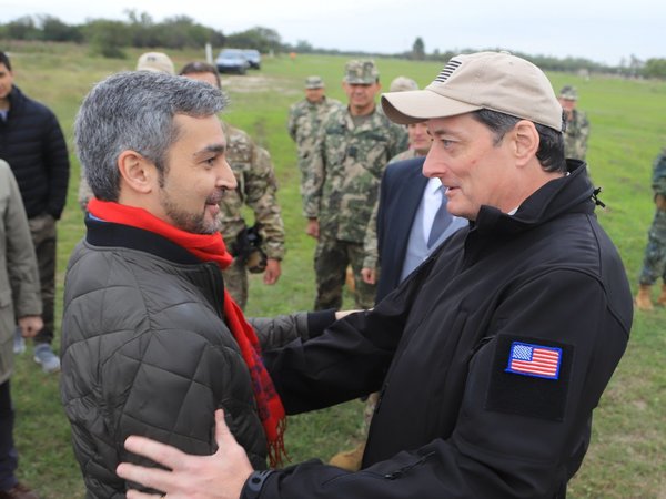 Juicio político: Embajador de EEUU celebra "prudencia" de líderes