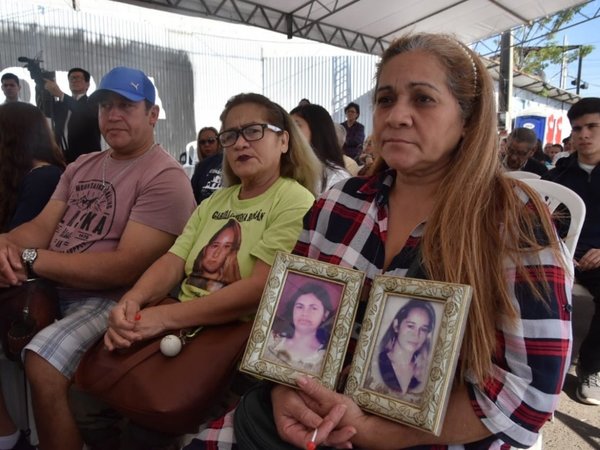 Familias recuerdan a las 364 víctimas del incendio de Ycuá Bolaños