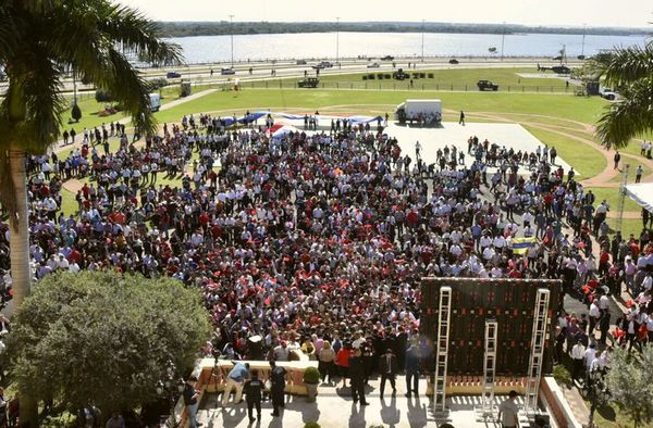 Hurreros “de la gente”: Salud y educación pueden esperar - Nacionales - ABC Color