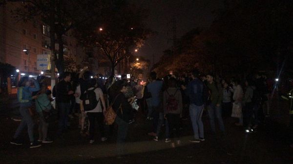 Protesta genera caos en el tránsito en San Lorenzo - Nacionales - ABC Color