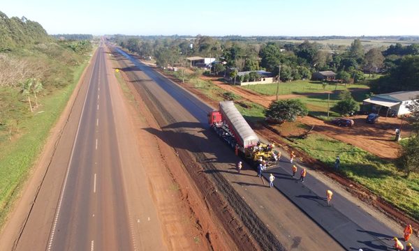 Ministro Wiens firma orden de inicio de obras para duplicación de la Ruta 2