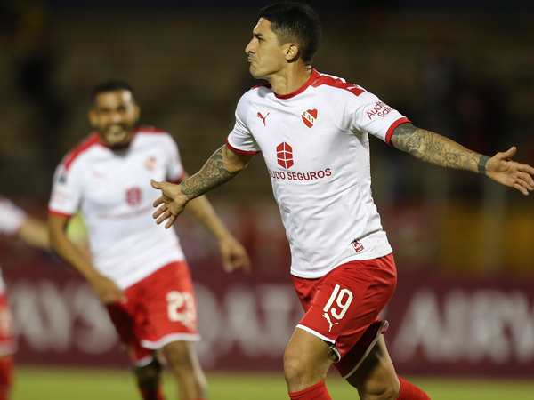 Católica gana pero no le alcanza y avanza Independiente