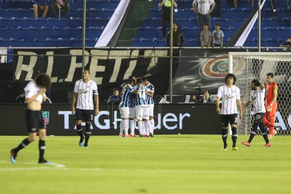 Grêmio goleó y despidió a Libertad de la Copa