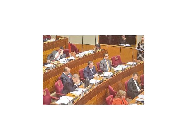 Cartismo sale golpeado y dividido por no mantener postura sobre el juicio político