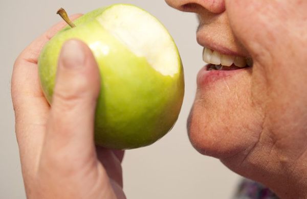 Cómo evitar la sequedad bucal en personas mayores - Estilo de vida - ABC Color