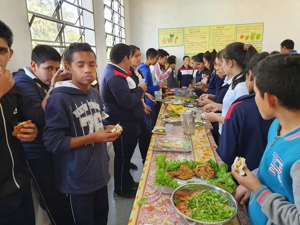 Alumnos de Concepción no tienen almuerzo pero si huerta
