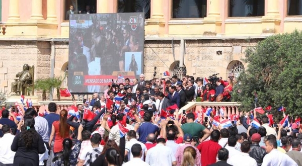 HOY / Directora del Trabajo no fue a trabajar: “Soy libre y fui a apoyarle al presidente”