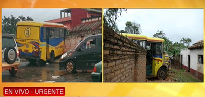 Bus chatarra ingresó a una vivienda y dejó varios heridos | Noticias Paraguay