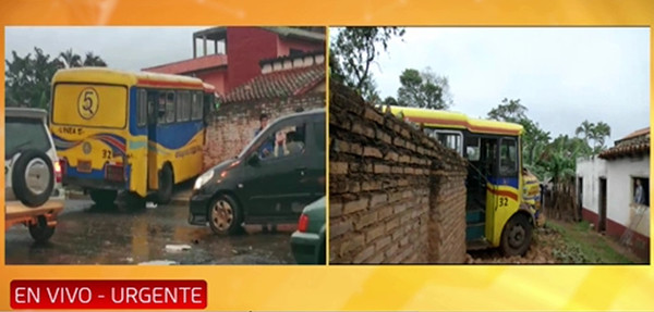 Bus chatarra ingresó a una vivienda y dejó varios heridos | Noticias Paraguay
