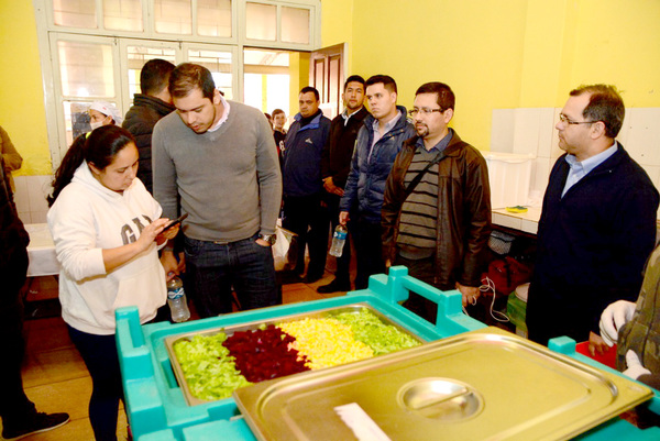 Reorganizan presupuesto para abarcar más escuelas con el almuerzo escolar