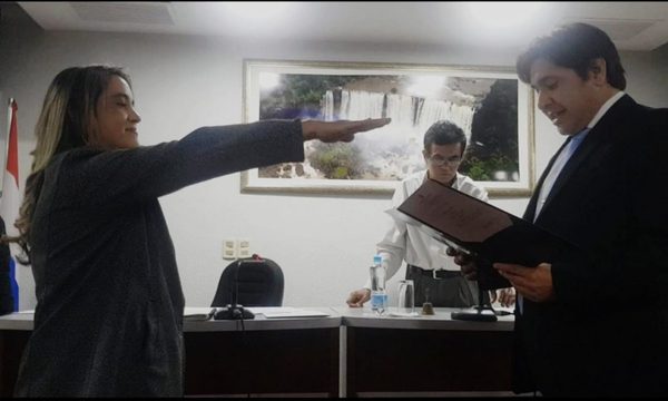 Ante pedido de permiso, asumió su esposa