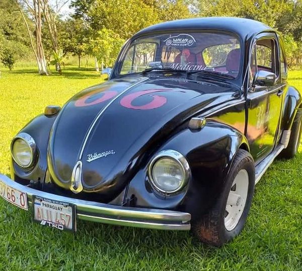 Exposición de autos antiguos en Itacurubí del Rosario