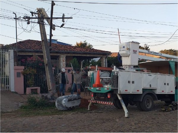 Fuertes vientos dejan sin luz a 84.000 usuarios de la ANDE