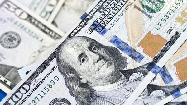 Dólar pegó un salto de 100 puntos