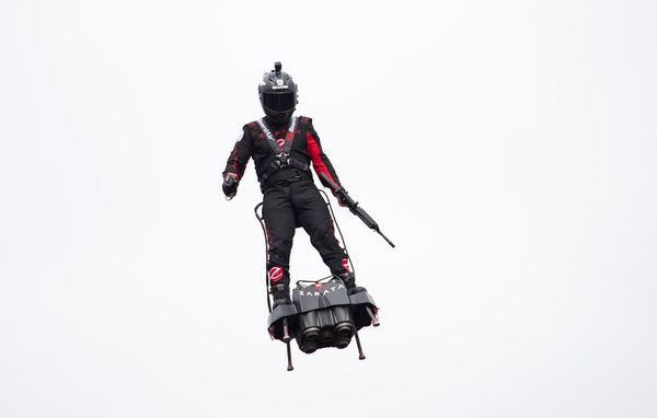 El “hombre volador” volverá a tratar de cruzar el Canal de la Mancha - Mundo - ABC Color