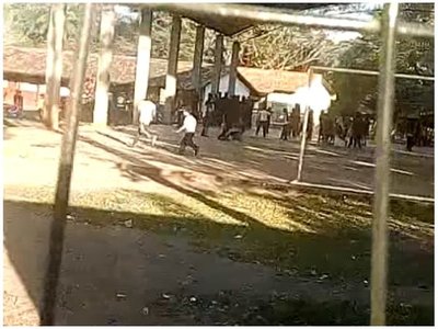 Pusieron funky en una escuela y se armó lío