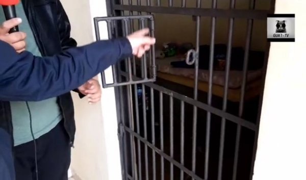 DENUNCIADO POR ABUSAR DE UNA NIÑA ESCAPÓ DE SU CELDA USANDO UNA PAJITA