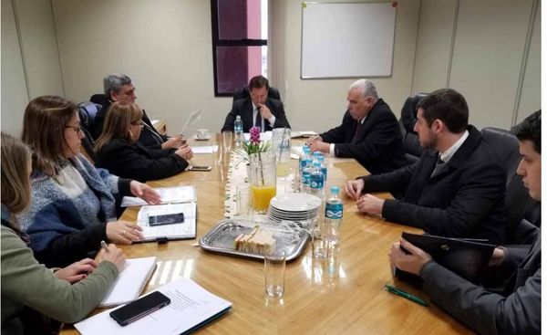 Ministro Martínez Simón participó de reuniones en Cordillera
