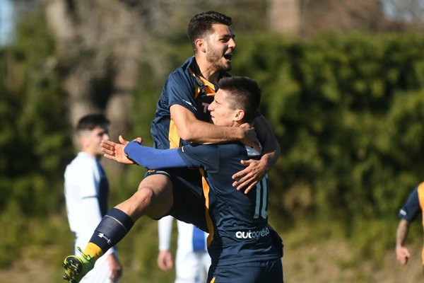 El hijo de Miguel Ángel Russo, todo un goleador