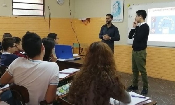 Charla sobre “cómo ser Influencer” llegó a los colegios