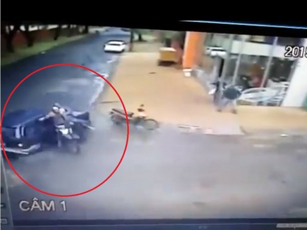 Ayudó a frustrar asalto haciendo que los delincuentes choquen