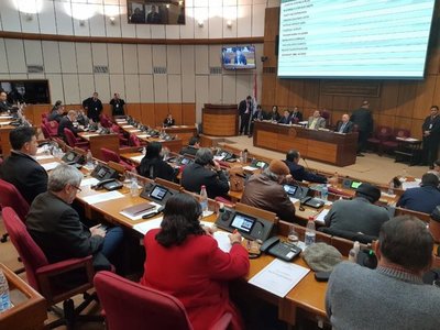 Designan a senadores en comisión que investigará caso Itaipú