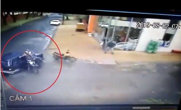 Ayudó a frustrar asalto haciendo que los delincuentes choquen