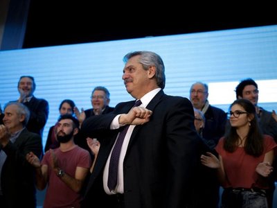 Los sondeos en Argentina ratifican polarización entre Macri y Fernández