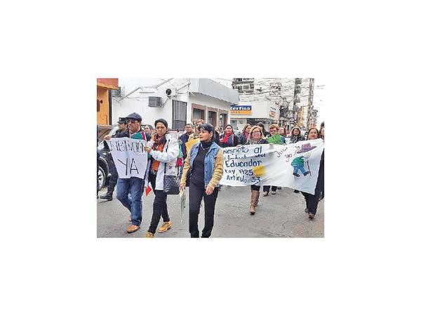 Docentes reclaman jubilación en cualquier periodo del año
