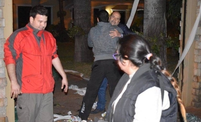 HOY / Escrache en casa de los Salomón casi llega a los golpes