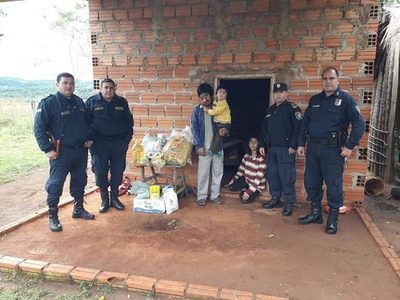 GUAIRA: VIRALIZAN ACCIÓN SOLIDARIA DE POLICÍAS CON UNA FAMILIA EN BORJA