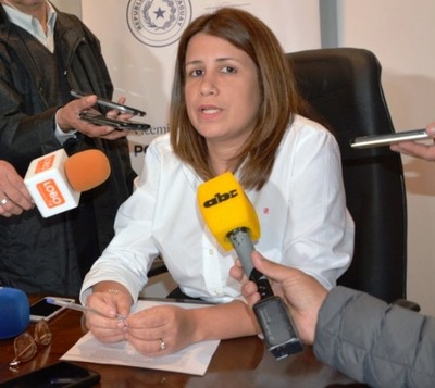 Viceministra trabajará para mejorar condiciones laborales de agentes penitenciarios | .::Agencia IP::.