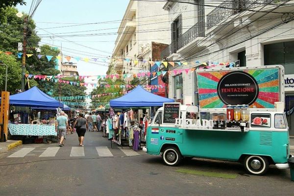 Conmemoran día de la amistad en calle Palma