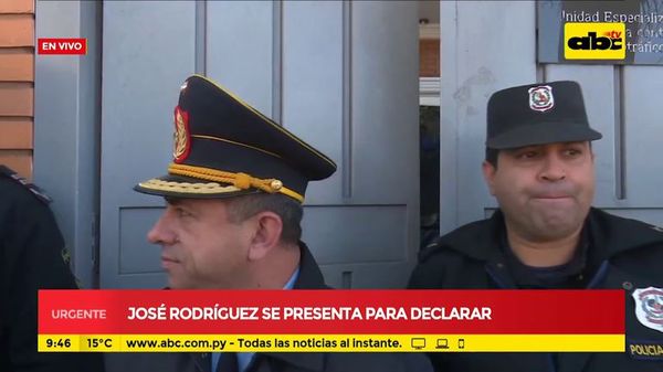 José Rodríguez se presenta a declarar - ABC Noticias - ABC Color
