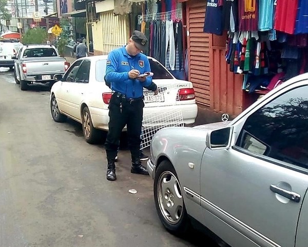 Más de 300 multas por estacionamiento indebido en sólo 5 días