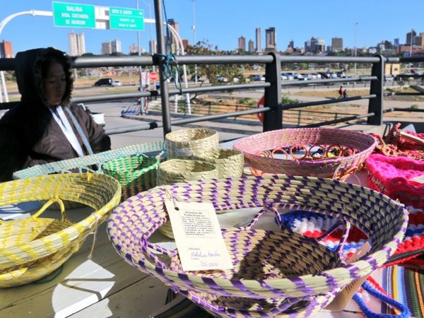 Artesanía indígena del Chaco en la Costanera de Asunción