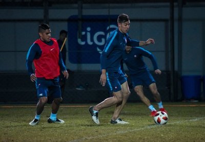 Miguel Russo llama a 18 futbolistas para enfrentar a Guaraní