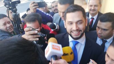 Rodríguez entregó documentos y celulares