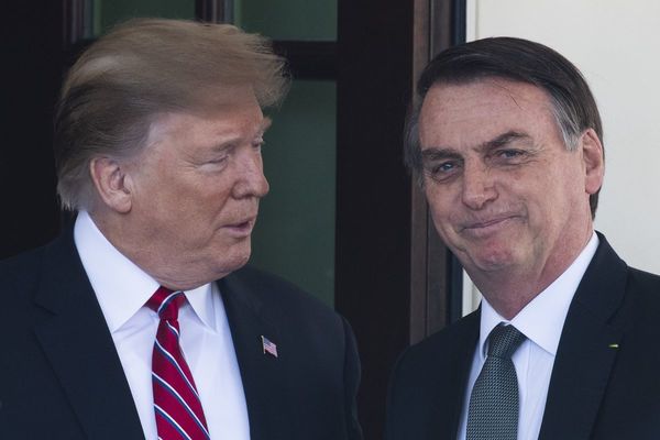 Critican “servilismo” de Bolsonaro a Trump