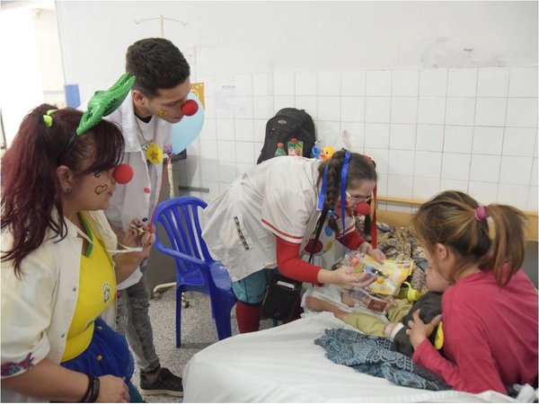Payasonrisas empezaron la gira de alegría en hospitales