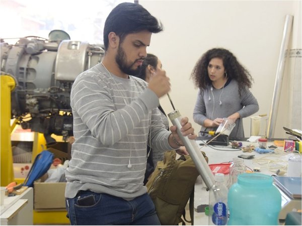 Cohete hecho por estudiantes, listo para competir en Brasil