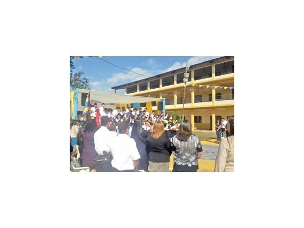 En la única institución educativa de Puerto Antequera inauguraron obras