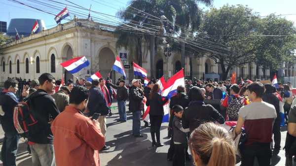 Movilización pro-juicio político, suma gente - ADN Paraguayo