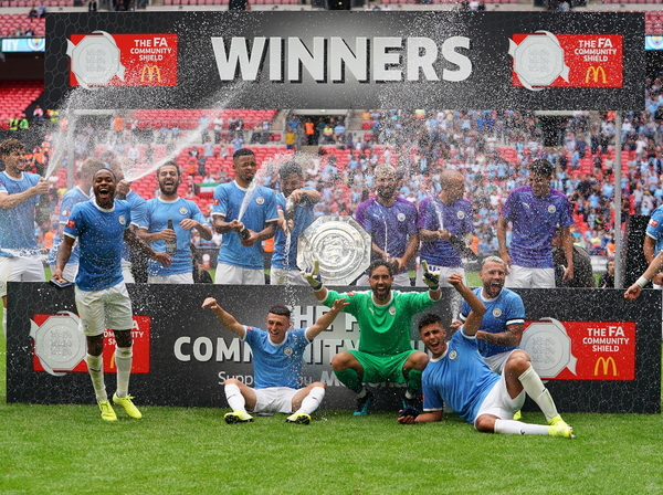 Manchester City se alza con su primer título de la temporada