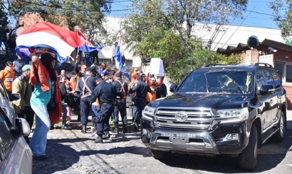 A huevazos despidieron al vicepresidente | Noticias Paraguay