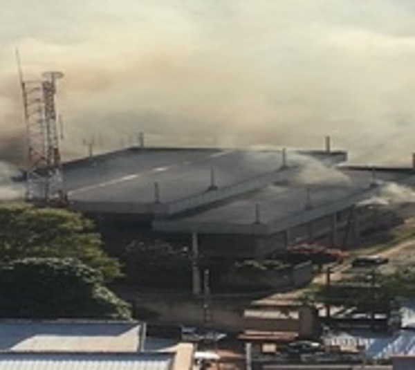 Explosión e incendio en subestación de la ANDE - Paraguay.com