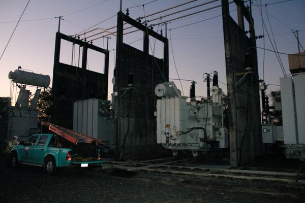 Averías en equipo de la ANDE causó incendio que dejó a unos 6.000 usuarios sin energía eléctrica - ADN Paraguayo