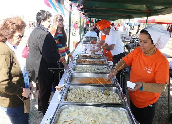 Exitosa feria benéfica Jakaru Porã de hermanos capuchinos